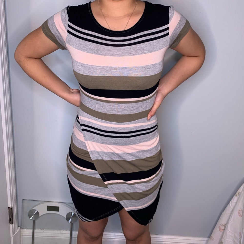 Dress With a Split ✨